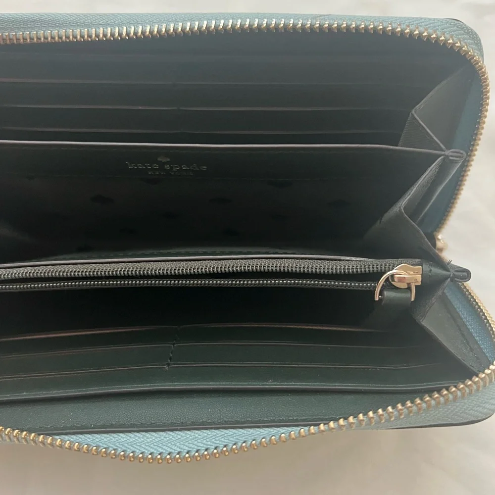 Kate Spade Green and White Floral Wallet - Picture 3 of 3